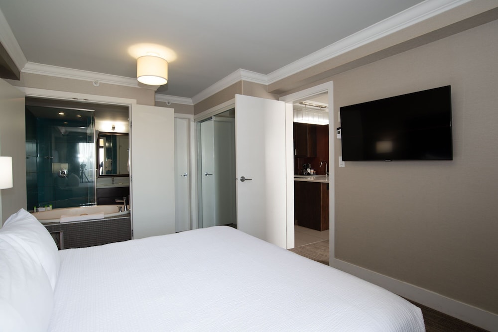 Suite, 1 King Bed, Kitchen (Jacuzzi)