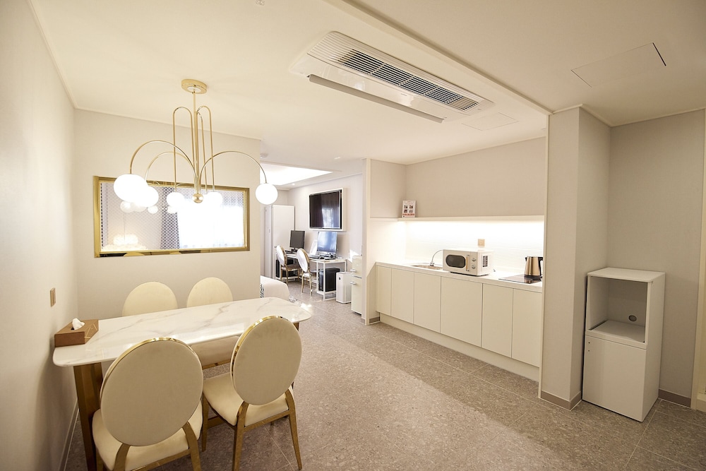 Family Room - Photo 1