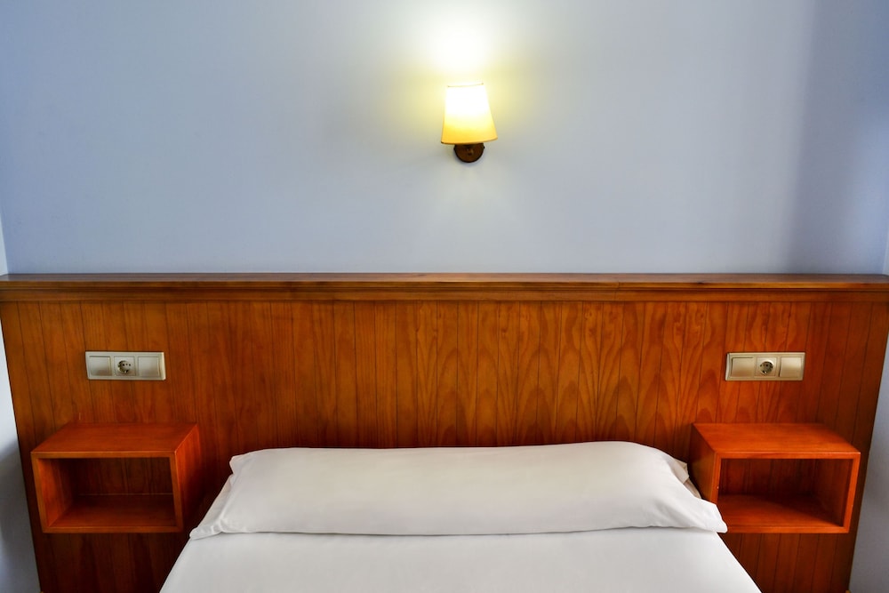 Double or Twin Room - Photo 3