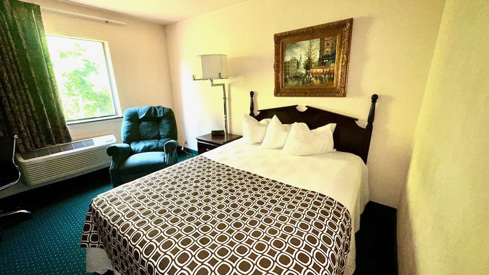 Standard Room, 1 Queen Bed, Non Smoking photo 1