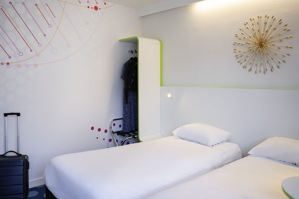 Standard Room, 2 Twin Beds - Photo 2