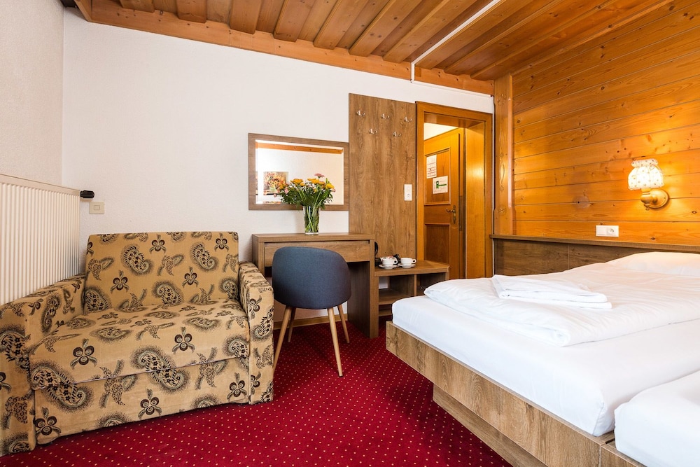 Economy Double Room photo 3