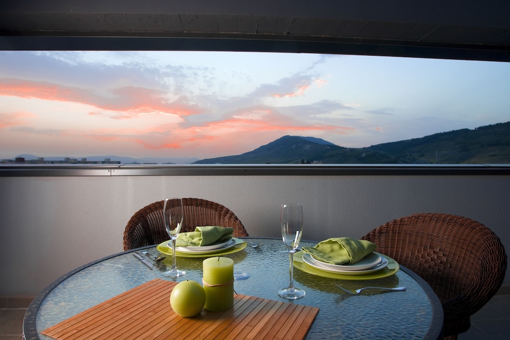 Standard Apartment, Terrace, Mountain View - Photo 3
