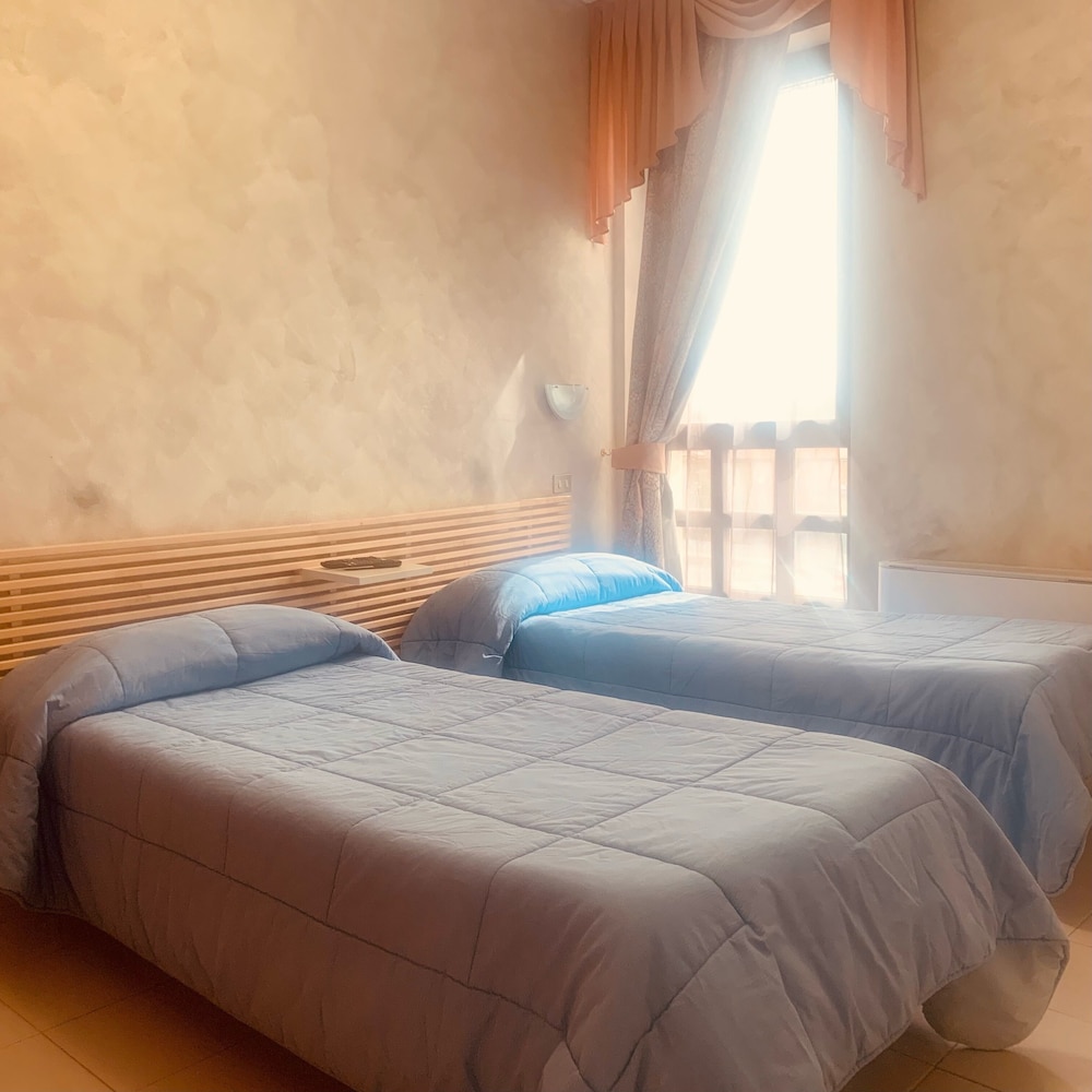 Family Suite, 2 Bedrooms, Private Bathroom, Poolside photo 2