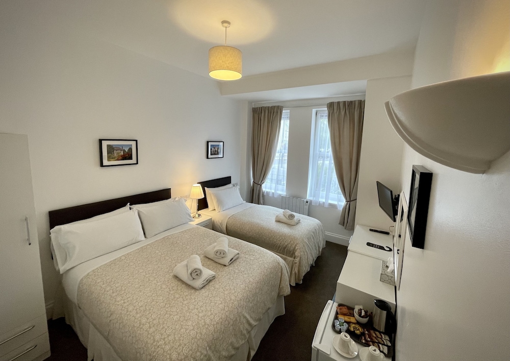 Triple Room, Ensuite photo 1