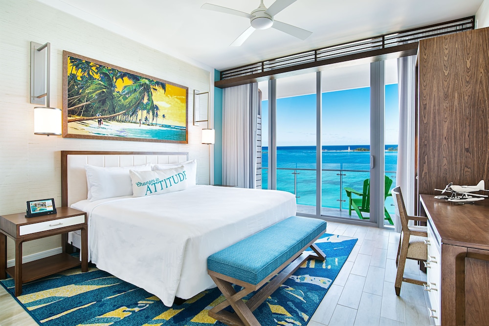 Deluxe Room, 1 King Bed, Poolside - Photo 3