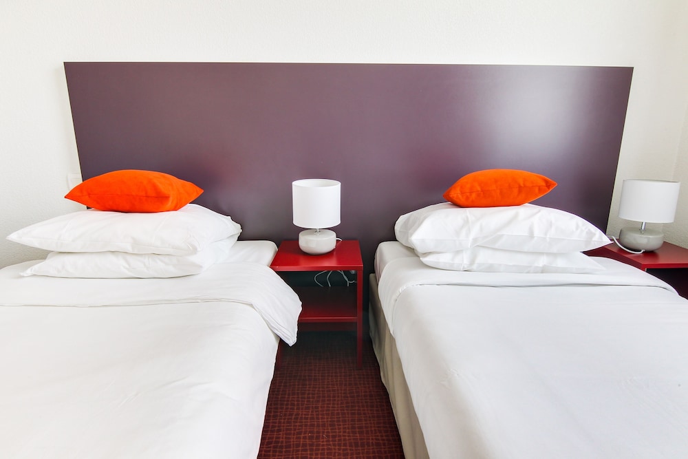 Standard Room, 2 Twin Beds - Photo 2