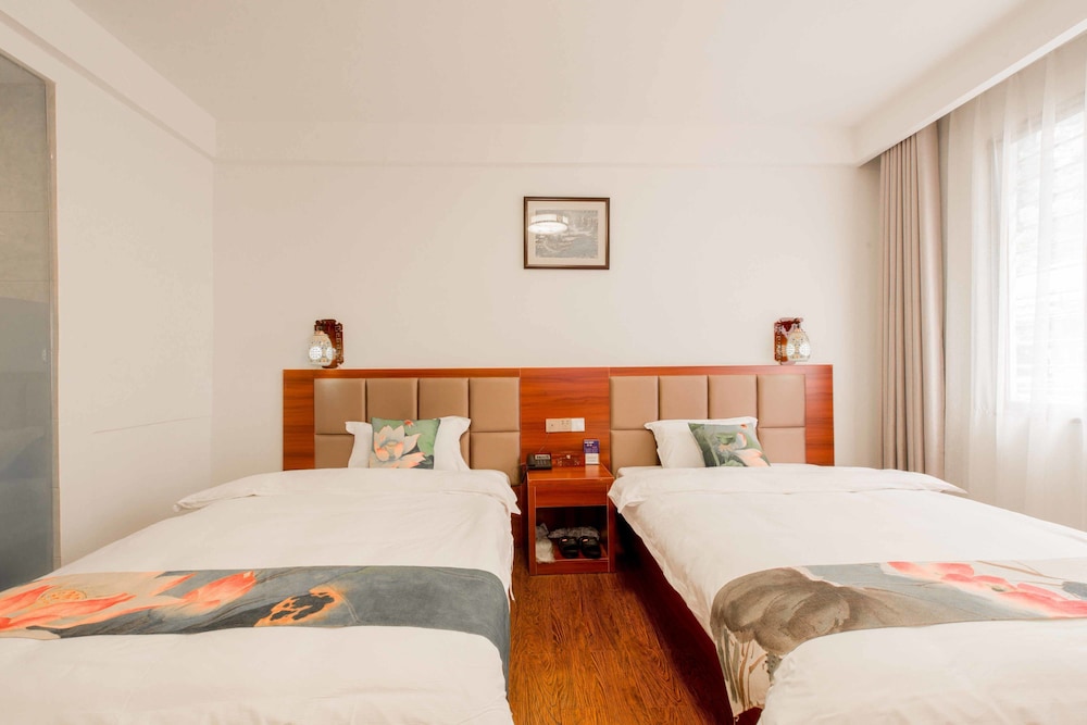 Basic Twin Room, 2 Double Beds photo 1