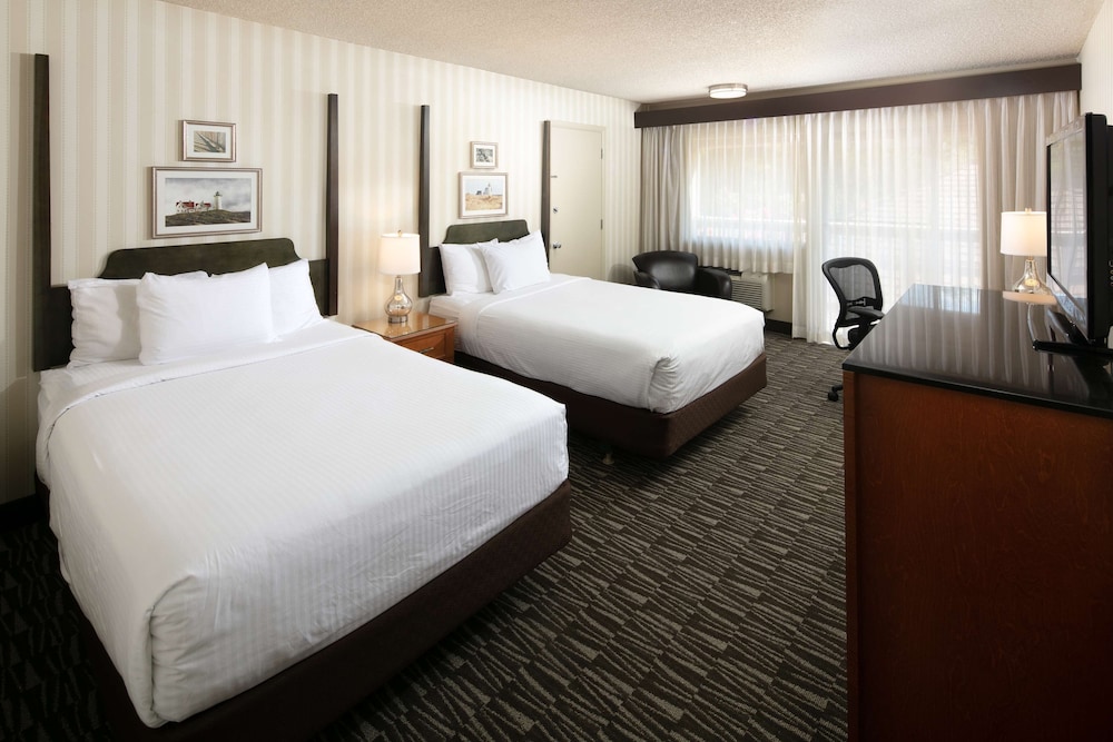 Room, 2 Queen Beds - Photo 1