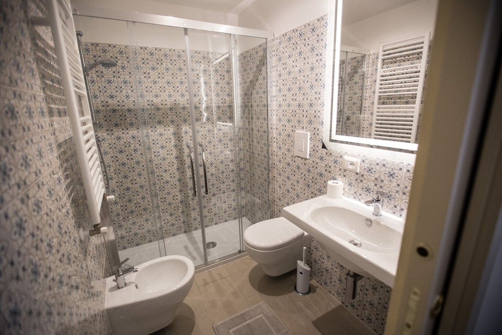 Double Room, Annex Building (Colosseum Charme) thumbnail 6