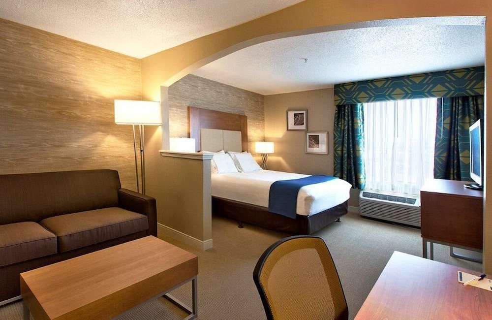 Suite, 1 Queen Bed - Photo 1