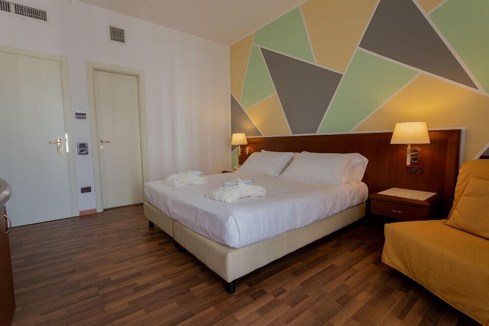 Deluxe Double or Twin Room photo 2