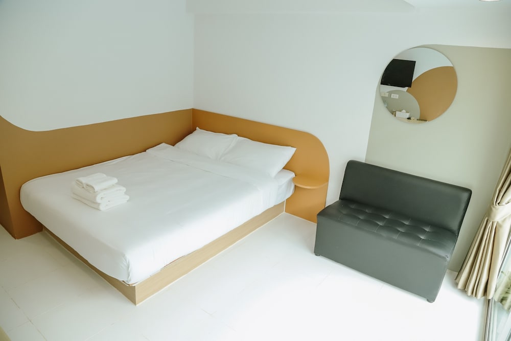 Deluxe Room, Pool Access photo 2