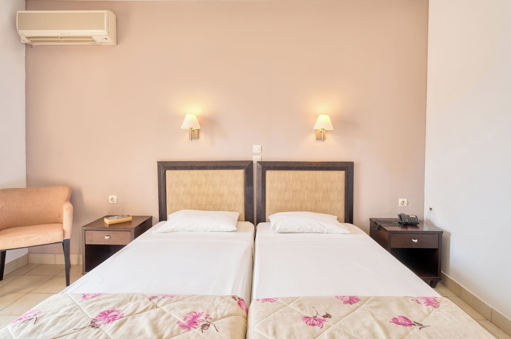 Standard Twin Room - Photo 4