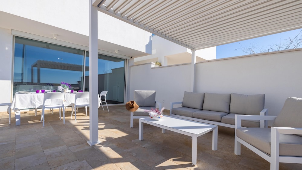 Villa photo 2