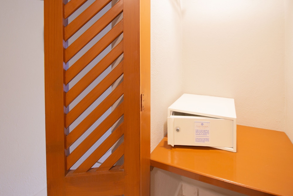 Suite, 1 Bedroom - Photo 16
