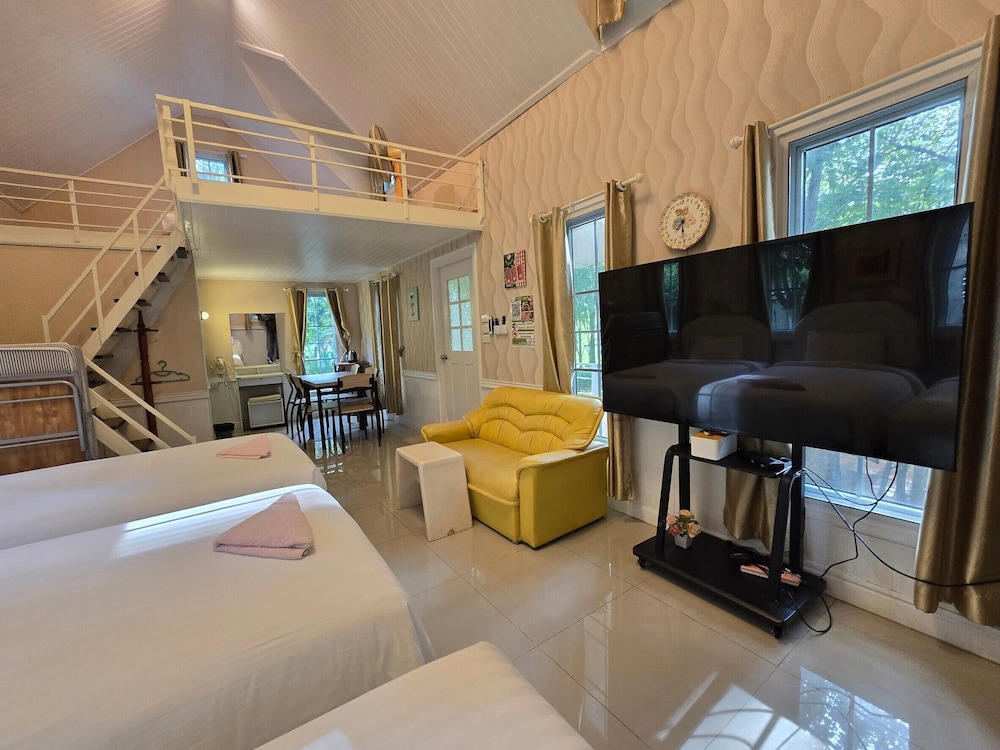 Deluxe Bungalow - Photo 11