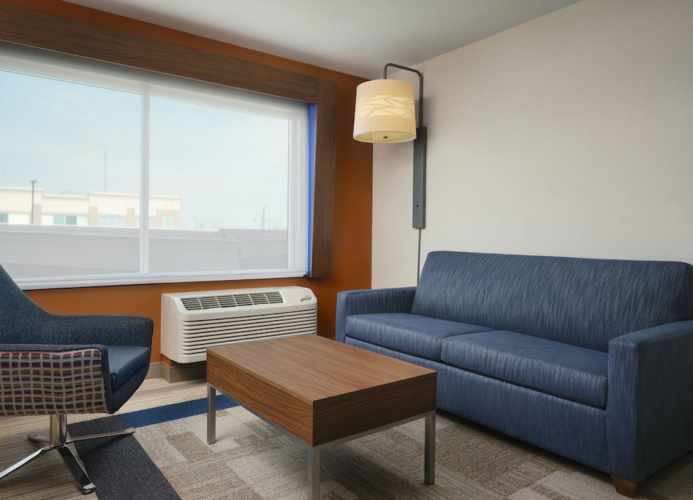Suite, 1 King Bed, Accessible (Communications) - Photo 1