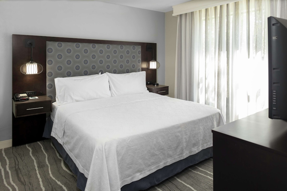 Suite, 1 Queen Bed, Accessible, Bathtub - Photo 2