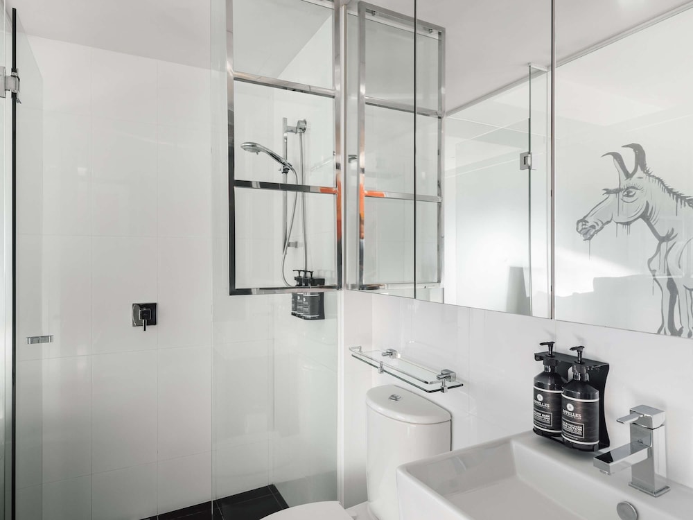 Deluxe Studio, 2 Bedrooms - Photo 9