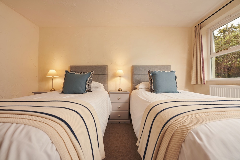 Standard Twin Room - Photo 5