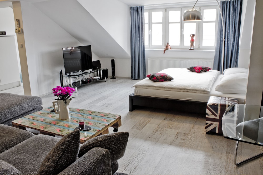 Superior Family Apartment - Photo 3