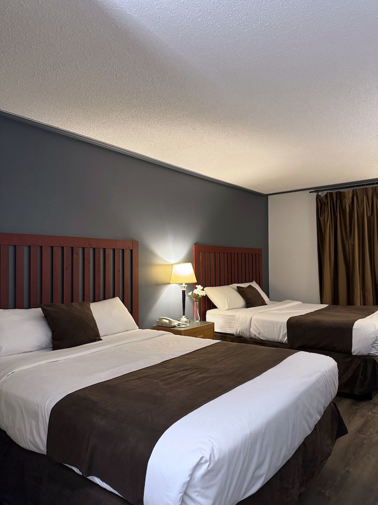 Queen Room, 2 Queen Beds - Photo 4