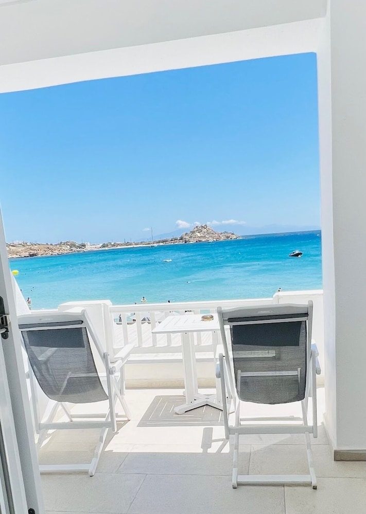 Deluxe Room, 1 Queen Bed, Balcony, Sea View - Photo 9