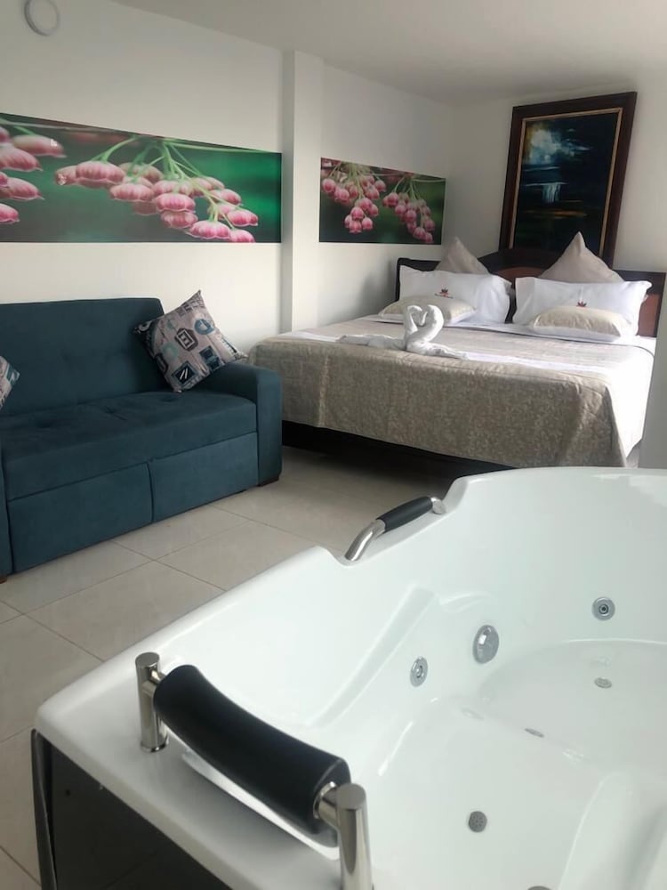 Suite, 1 King Bed with Sofa bed photo 1