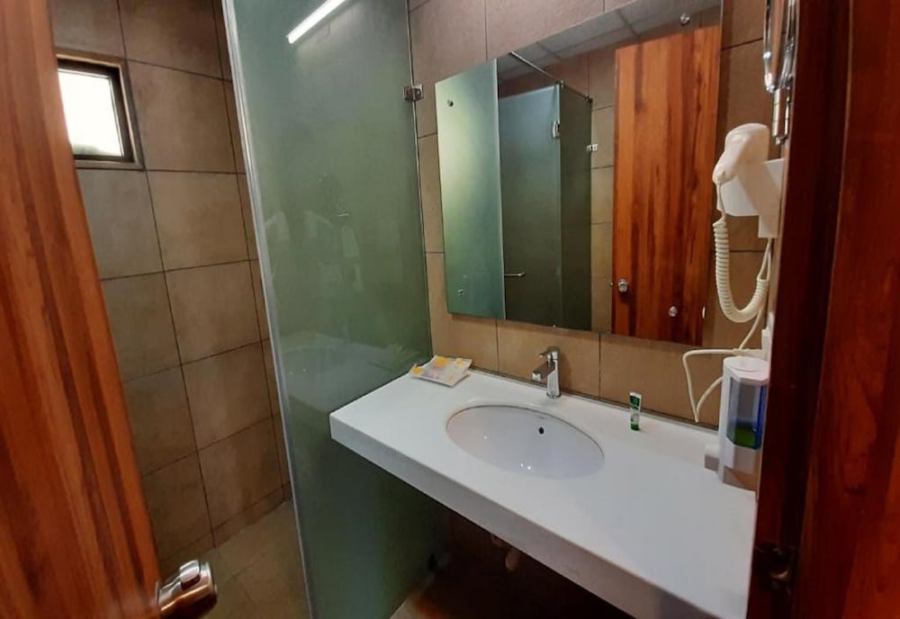 Executive Room - Photo 3