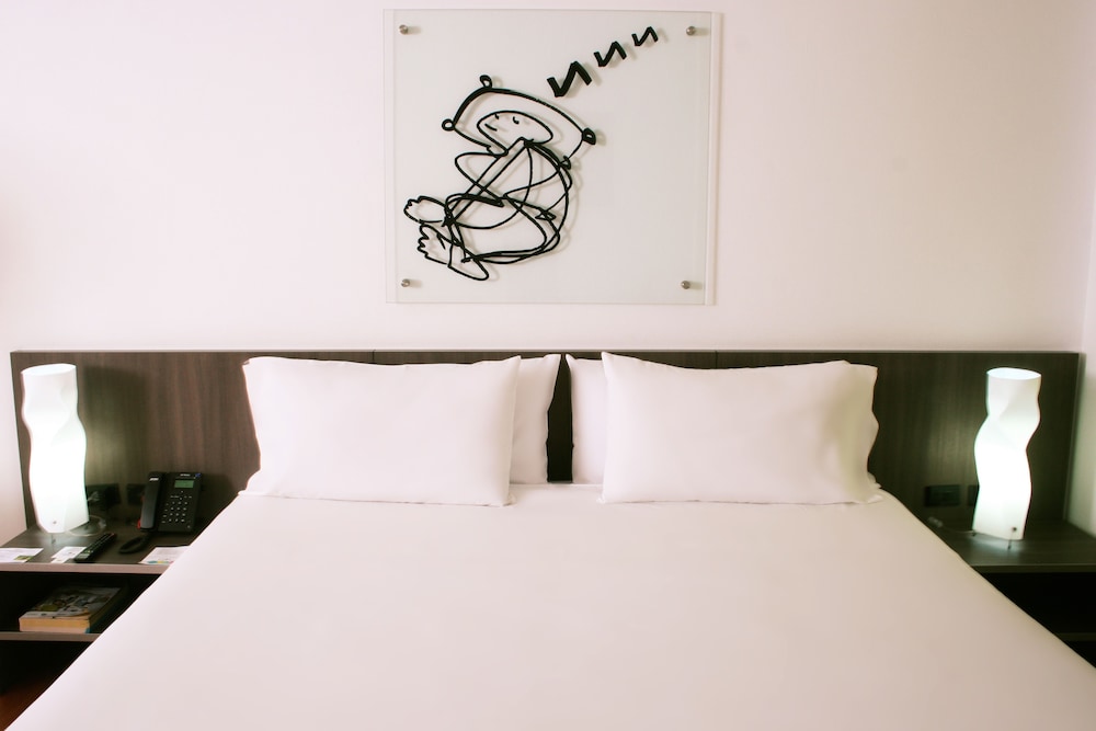 Standard Room, 1 King Bed photo 2