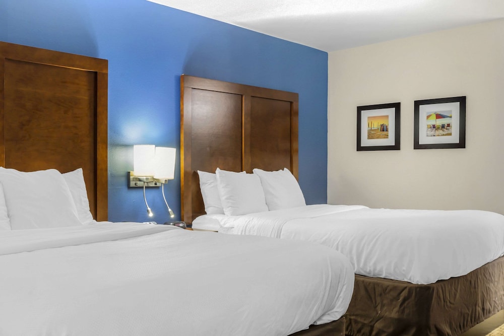 Standard Room, 2 Queen Beds, Non Smoking - Photo 4