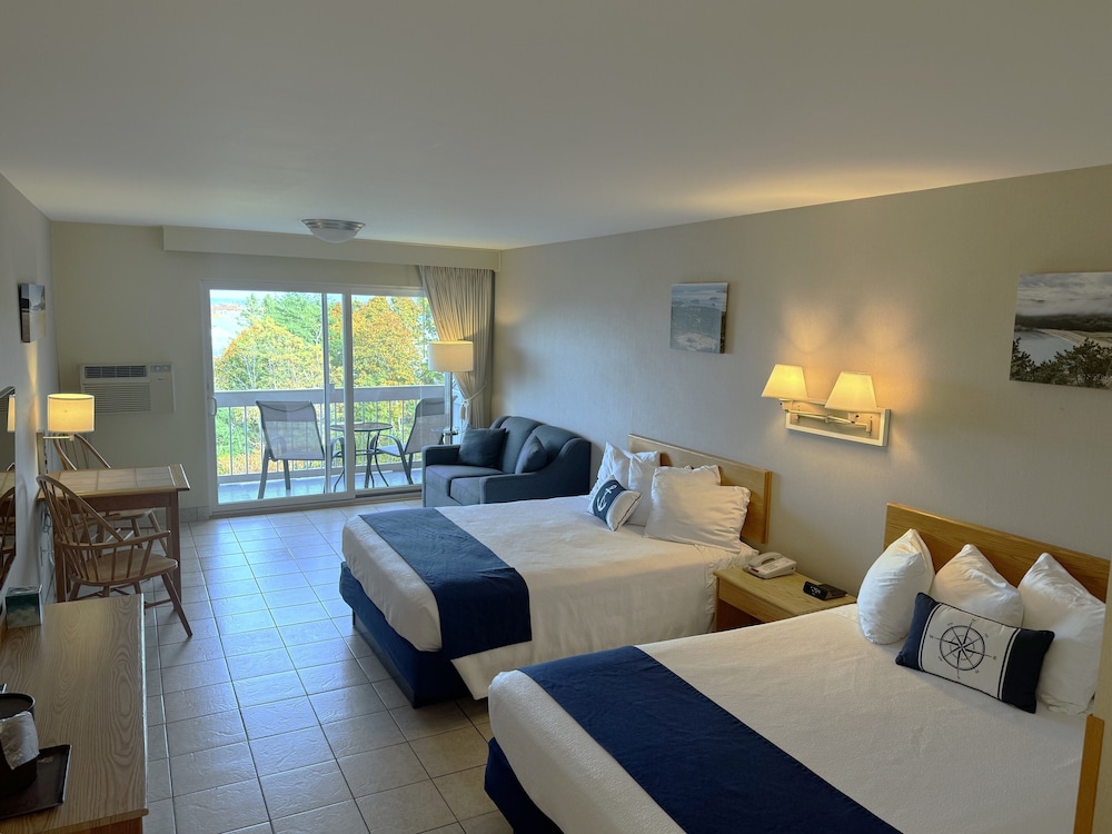 Pet Friendly Room, 2 Queen Beds, Ocean View (1st Floor) photo 3
