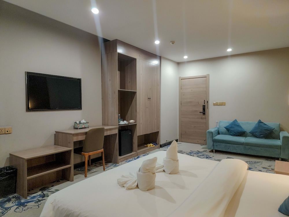 Deluxe Twin Room, Multiple Beds, Non Smoking, Private Bathroom - Photo 13