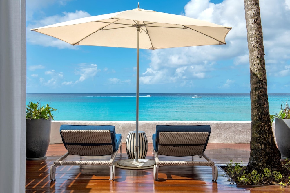 Suite, 1 King Bed, Beachfront - Photo 14