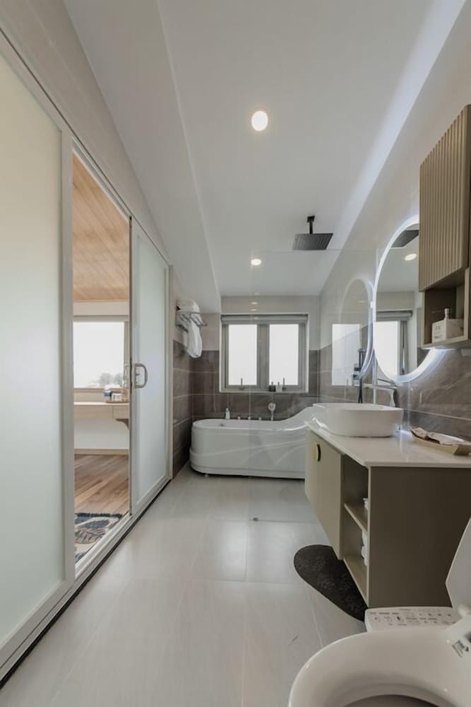 Premier Double Room - Photo 8