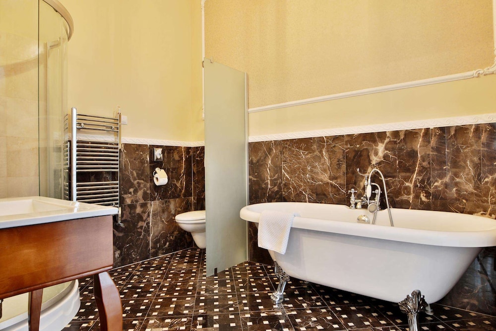 Deluxe Double Room, 1 Double Bed, Patio, City View - Photo 6