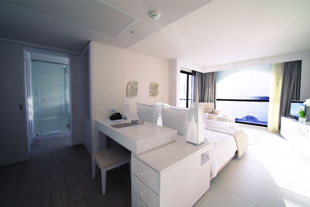 Deluxe Double Room, Partial Sea View (Yasmine)