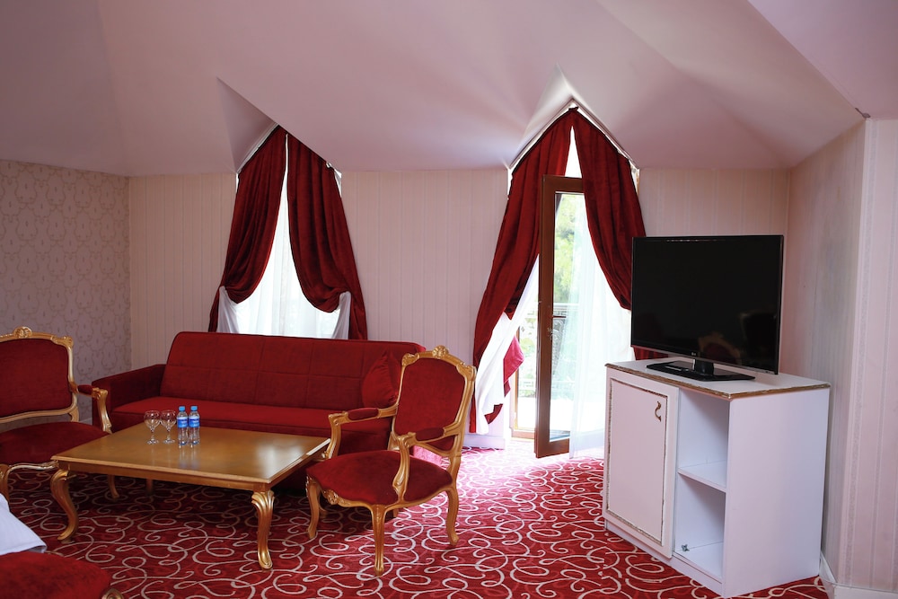 Deluxe Suite photo 3