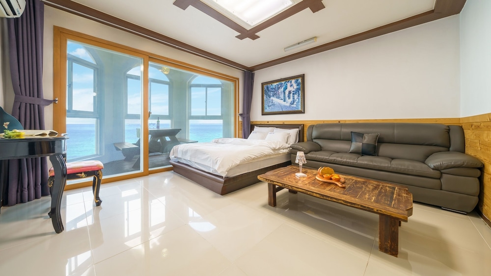 Basic Room, 1 Bedroom (201 Ceruleanblue) - Photo 1