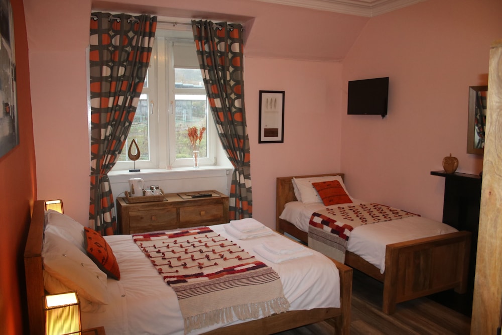 Triple Room (Room 5 Facing Main Road)