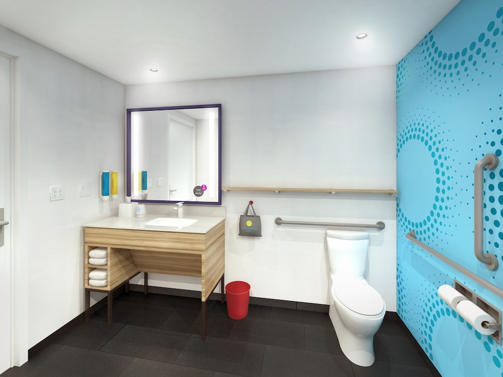 Room, 1 King Bed, Bathtub - Photo 2