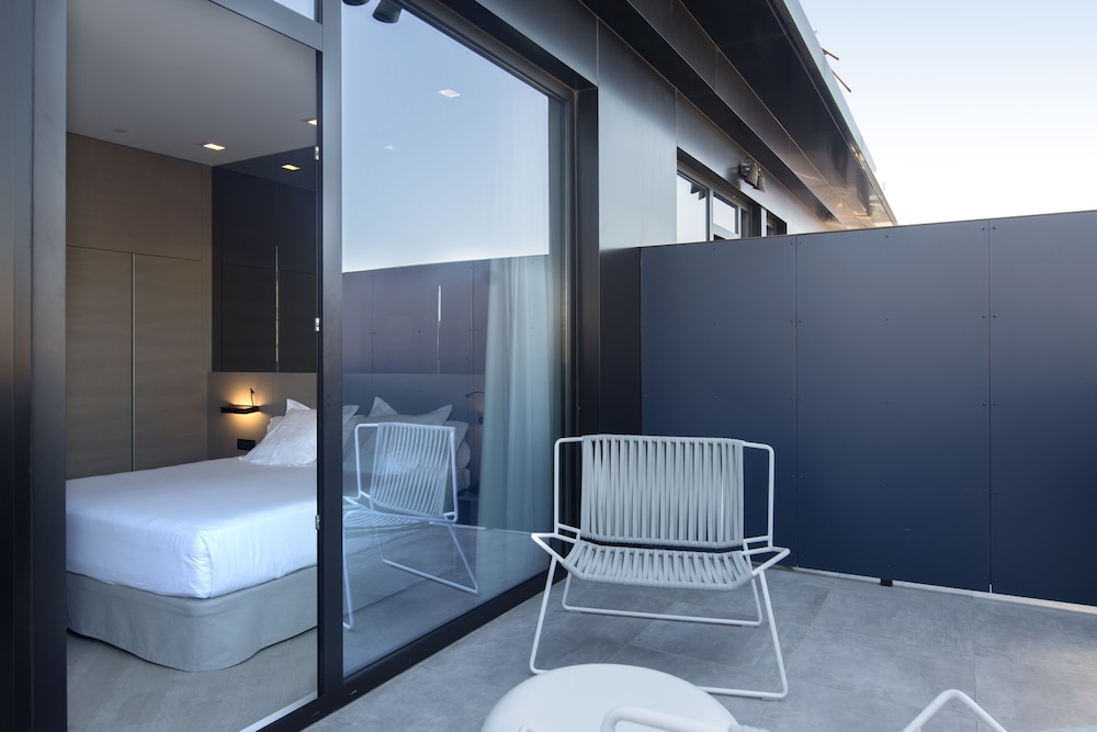 Single Room, Terrace
