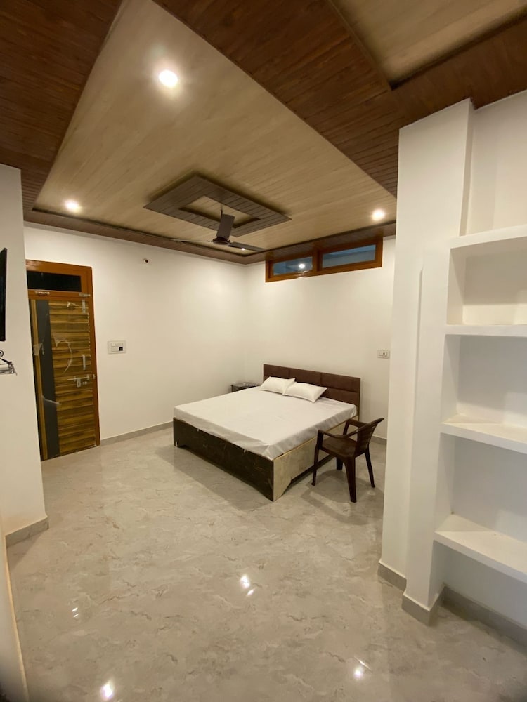 Deluxe Double Room, 2 Bedrooms, Private Bathroom photo 3