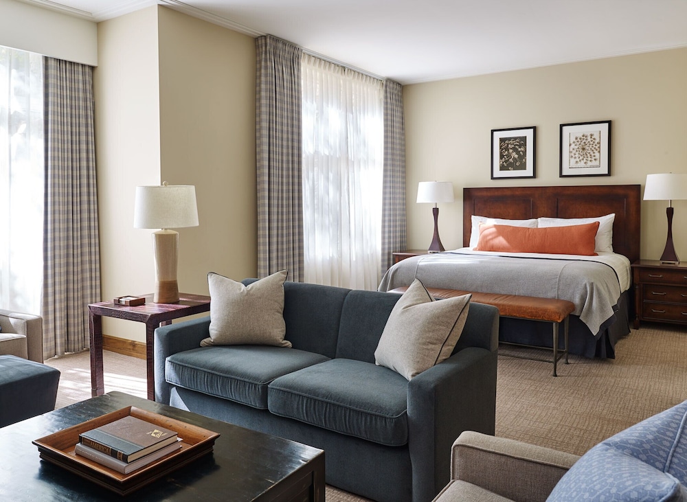 Superior Room, 1 King Bed (Courtyard)