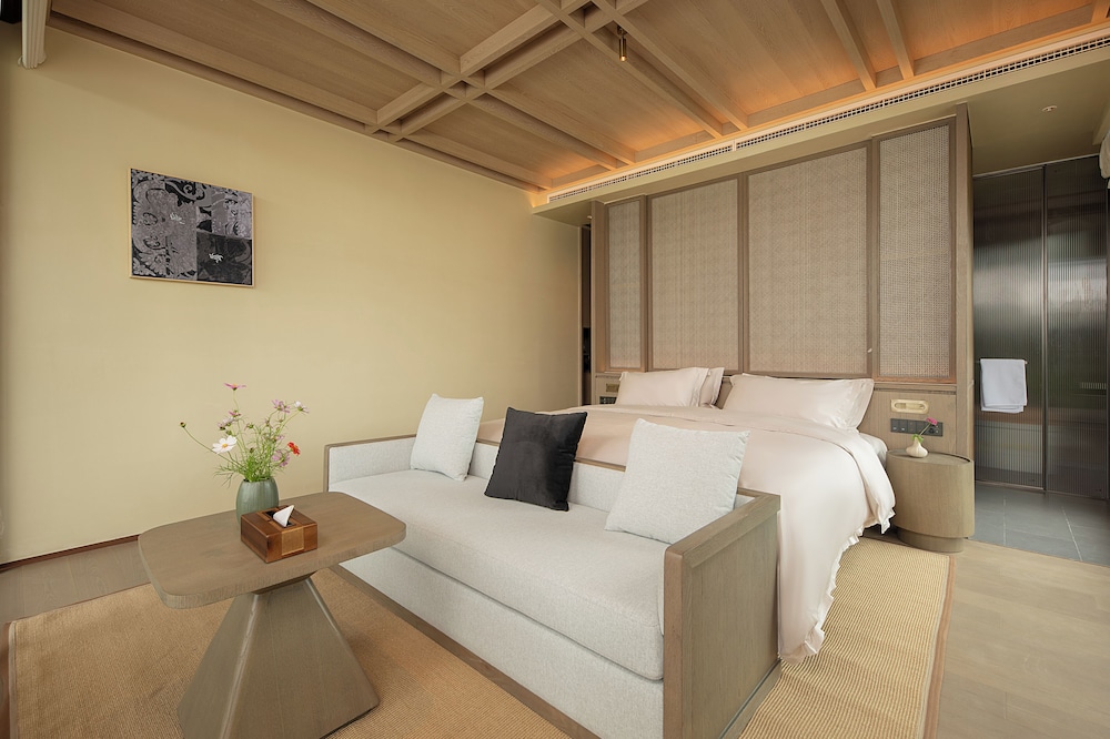 Superior Single Room, Balcony, Hill View photo 2