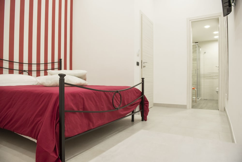 Comfort Room, 1 Queen Bed (Room 19 - A' Resata)