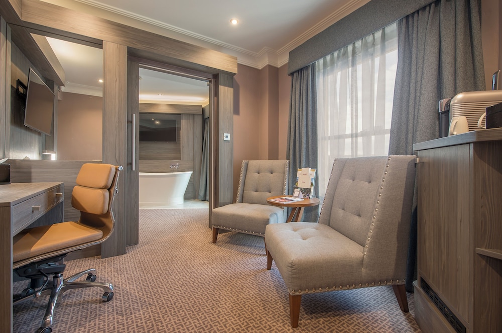 Suite, 1 Bedroom (Freestanding Bath) - Photo 2