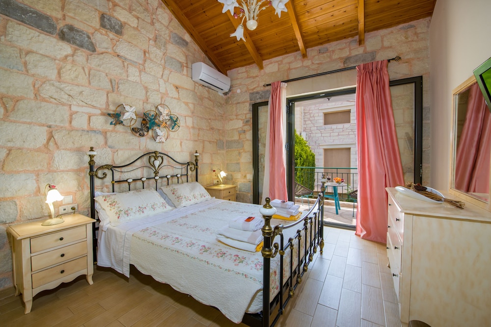Deluxe Villa, 2 Bedrooms, Fireplace (Constancia) photo 3