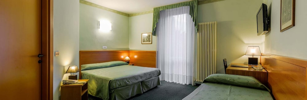 Family Quadruple Room photo 2